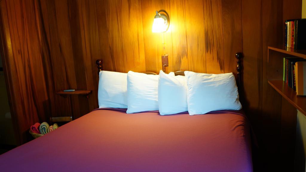 Harbor Haus Inn & Suites Hermann Habitación foto